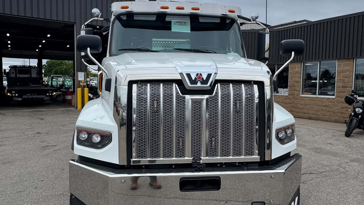 2026 WESTERN STAR 47X WITH 40TB CARRIER - photo 2 of 8