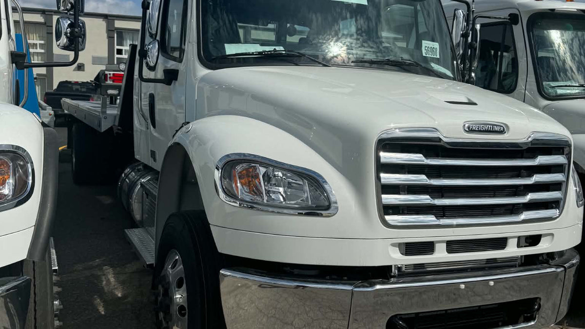 2026 FORD MV607 PLUS WITH 20TB 23' CARRIER - photo 1 of 2