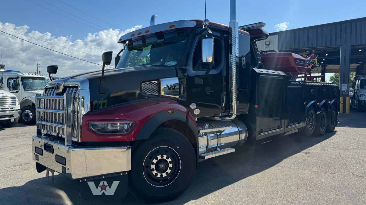 2026 WESTERN STAR 49X WITH 50CS WRECKER - photo 1 of 8