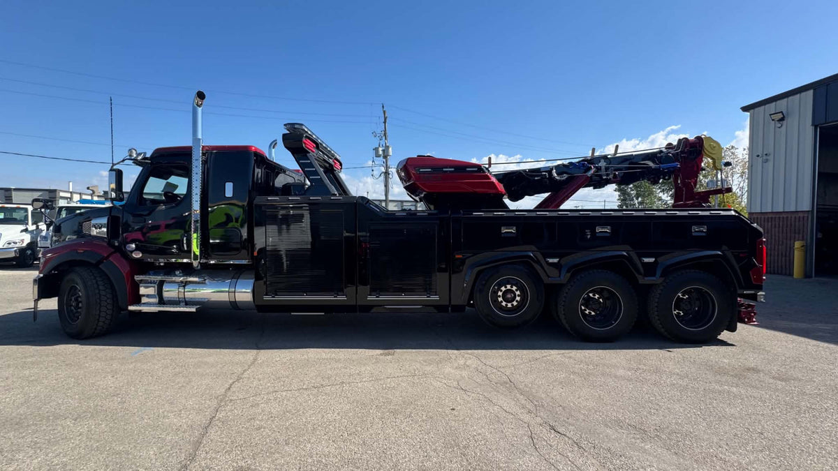 2026 WESTERN STAR 49X WITH 50CS WRECKER - photo 2 of 8