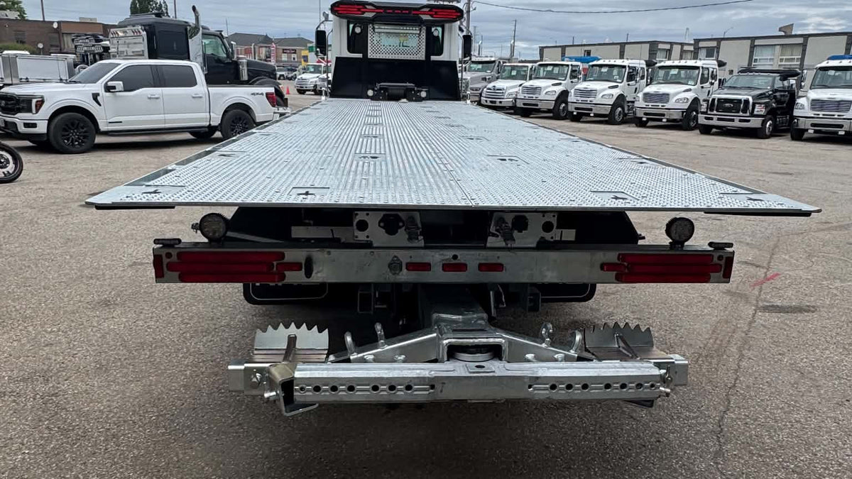 2026 WESTERN STAR 47X WITH 40TB CARRIER - photo 4 of 8