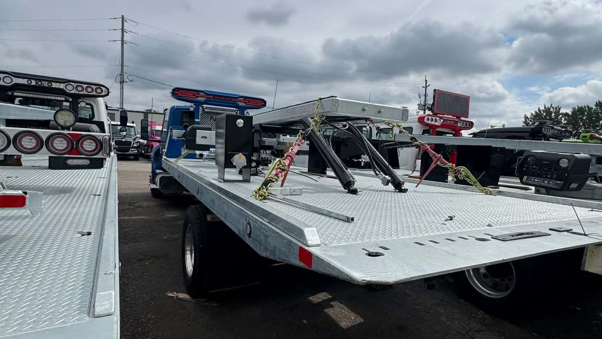 2026 INTERNATIONAL MV607 WITH 20TB 23' CARRIER - photo 5 of 5