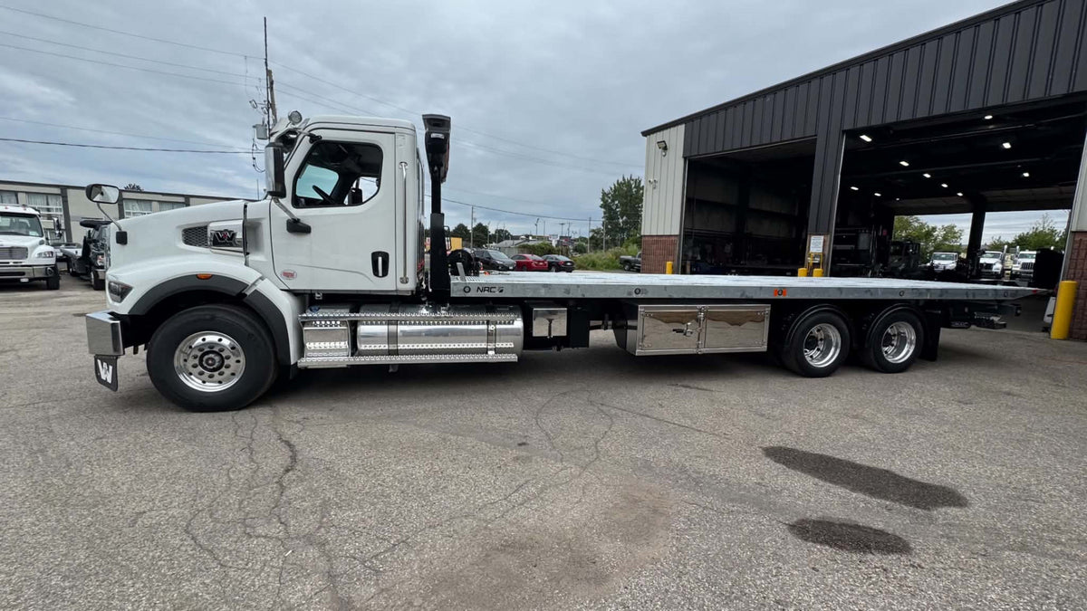 2026 WESTERN STAR 47X WITH 40TB CARRIER - photo 3 of 8