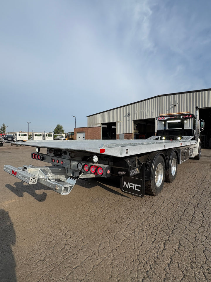 2025 WESTERN STAR 47X WITH 40TB CARRIER