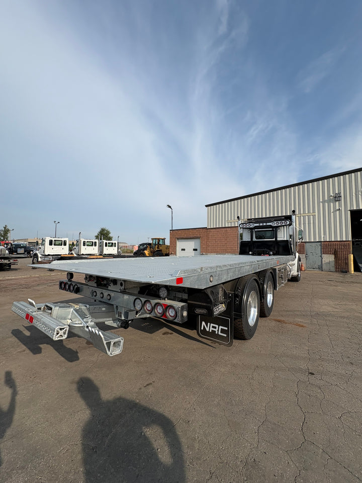 2025 WESTERN STAR 47X WITH 40TB CARRIER