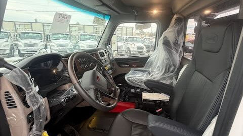 2026 PETERBILT 567 WITH 40TB CARRIER - photo 6 of 6