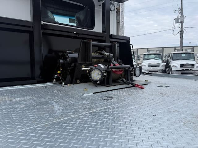 2025 PETERBILT 567 WITH NRC 40TB CARRIER - 23842