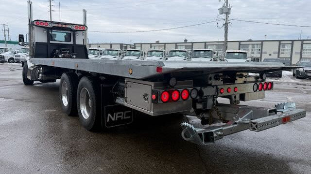 2026 PETERBILT 567 WITH 40TB CARRIER - photo 3 of 6