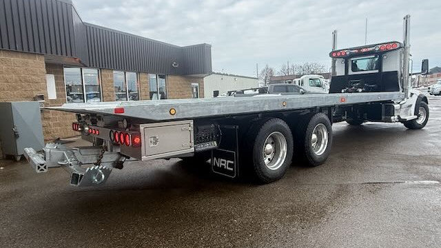 2026 PETERBILT 567 WITH 40TB CARRIER - photo 4 of 6
