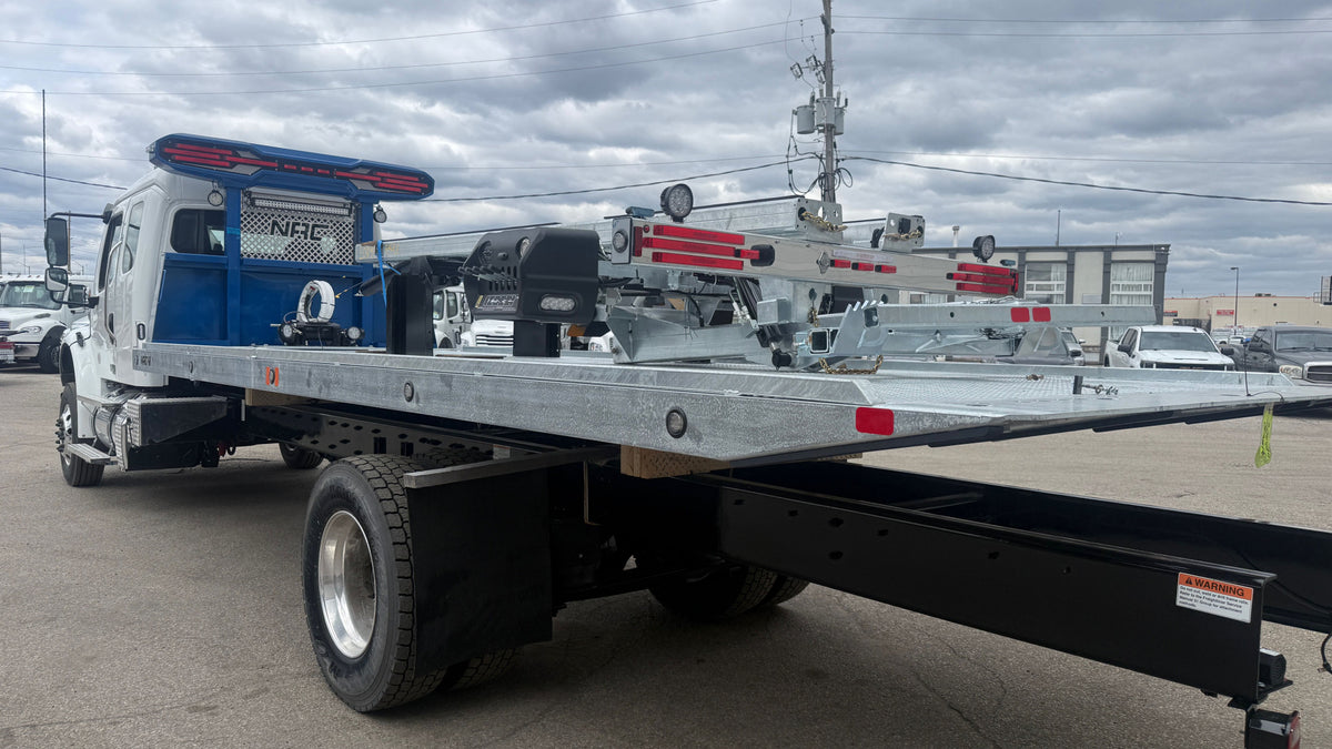 2026 FREIGHTLINER M2-PLUS WITH 20TB CARRIER - photo 2 of 6