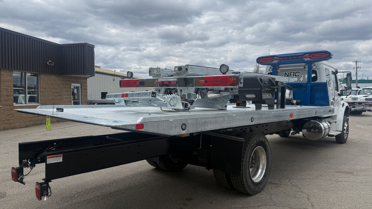 2026 FREIGHTLINER M2-PLUS WITH 20TB CARRIER - photo 3 of 6