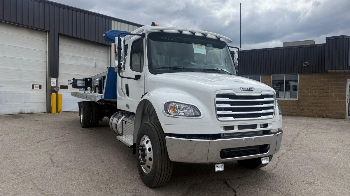 2026 FREIGHTLINER M2-PLUS WITH 20TB CARRIER - photo 4 of 6