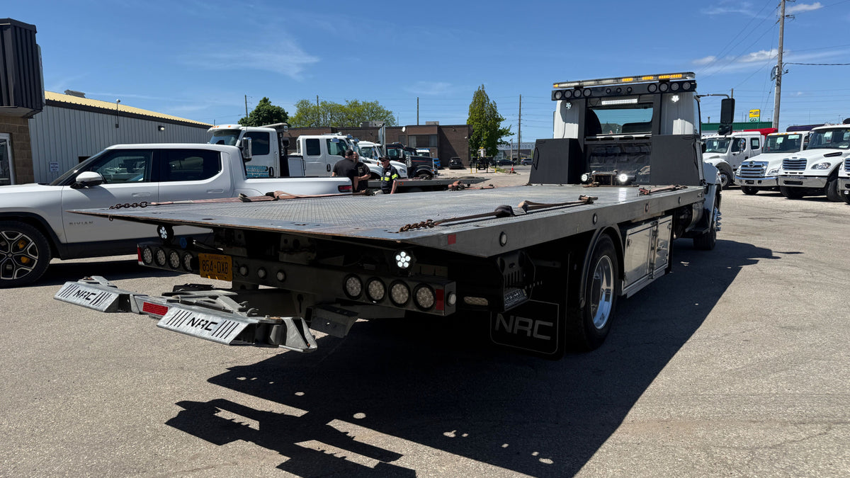 2020 HINO 338 WITH 20TB CARRIER - photo 2 of 8